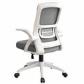 Ergonomischer Bürostuhl mit Mesh-Rückenlehne und Klapparmlehnen, ideal für Homeoffice